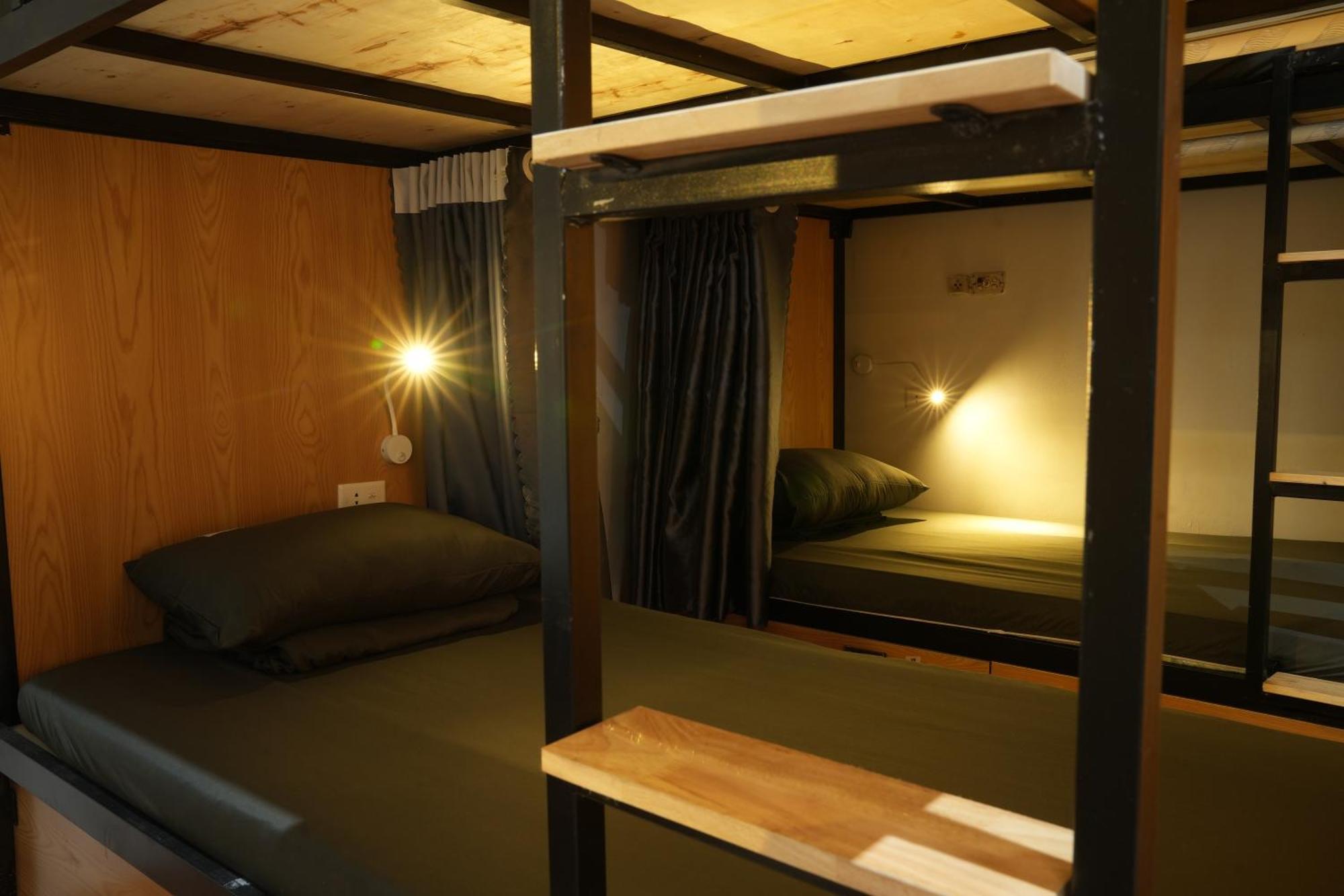 Quiri Hostel Hanoi Buitenkant foto