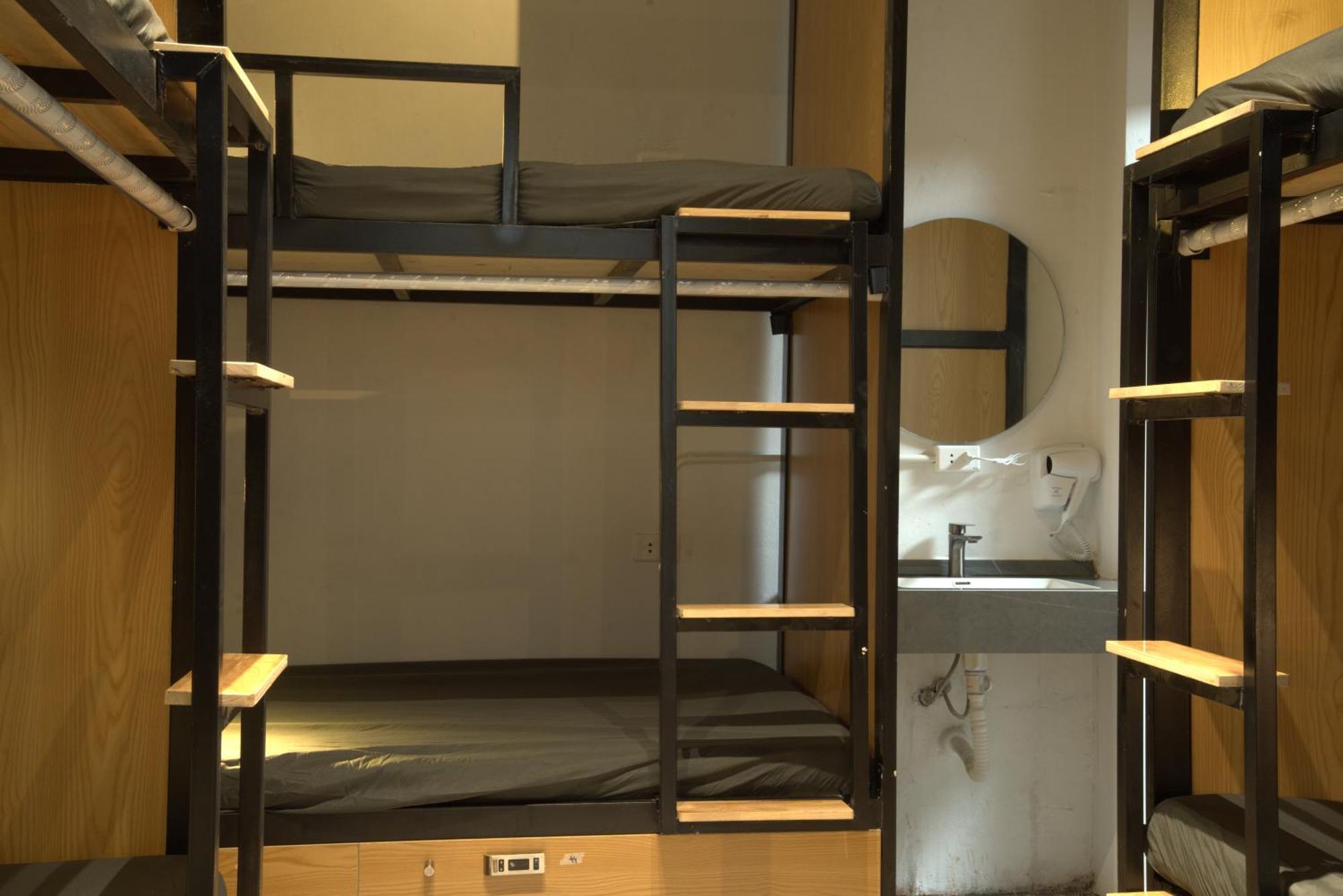Quiri Hostel Hanoi Buitenkant foto